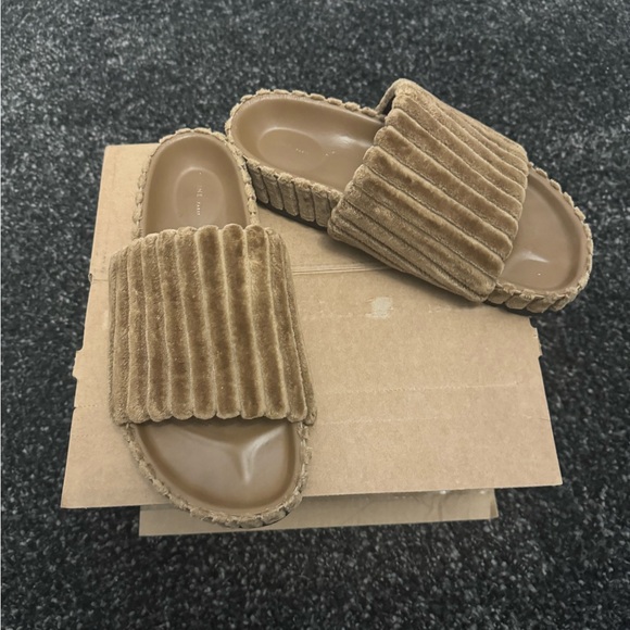 Celine Boxy Slides - Picture 7 of 10